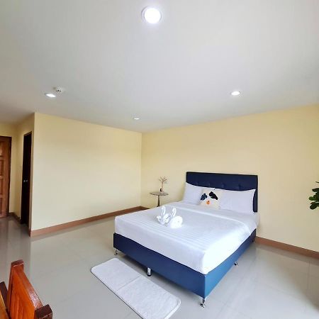 Jaroonsak Grand Hotel Trang Bagian luar foto