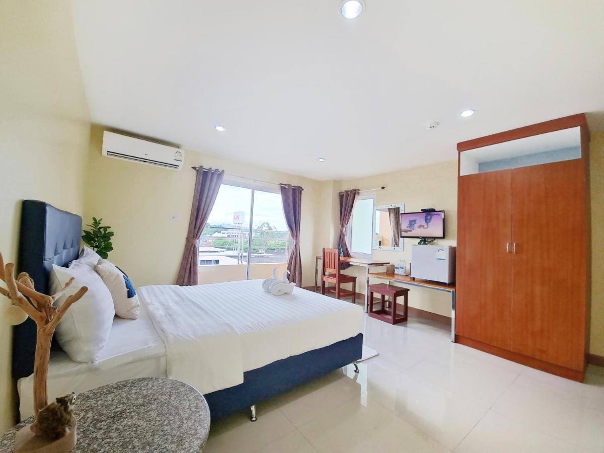 Jaroonsak Grand Hotel Trang Bagian luar foto