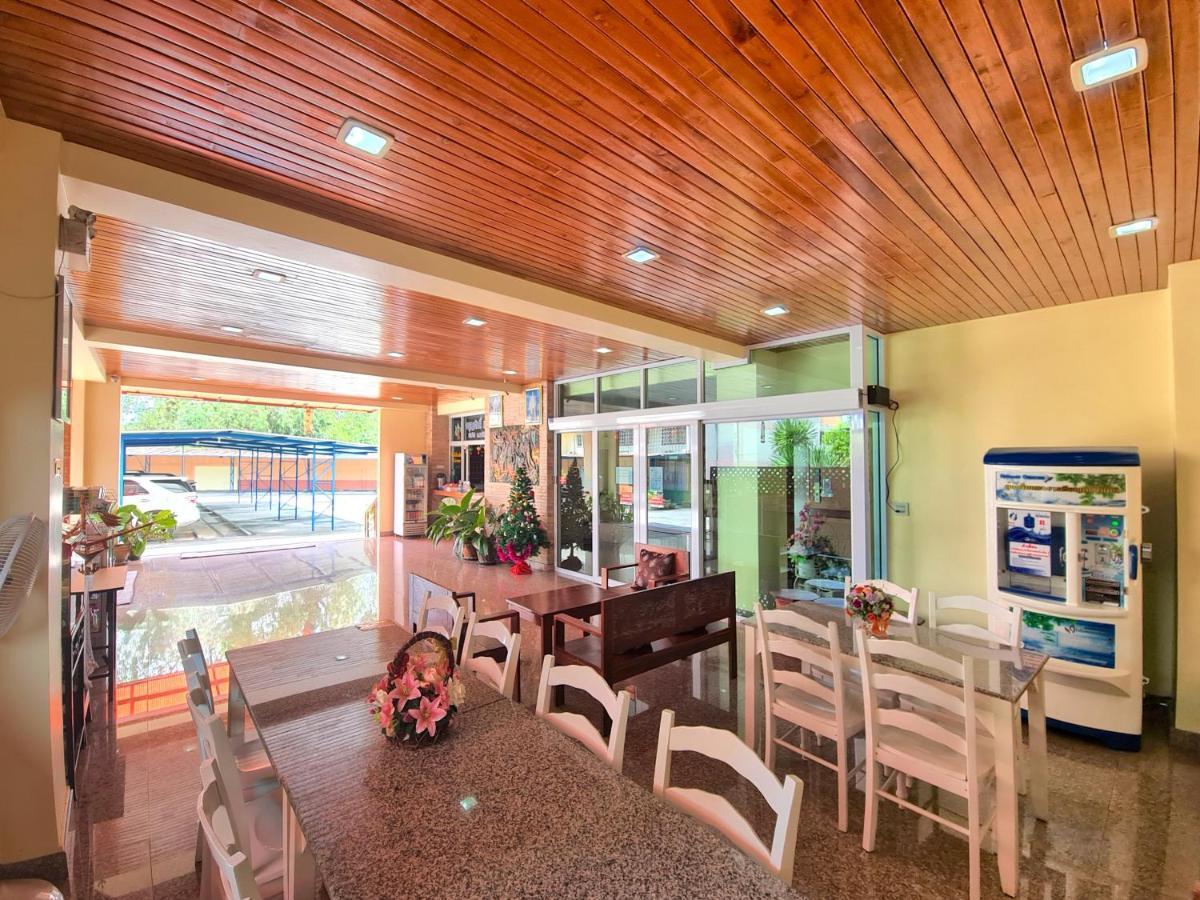Jaroonsak Grand Hotel Trang Bagian luar foto